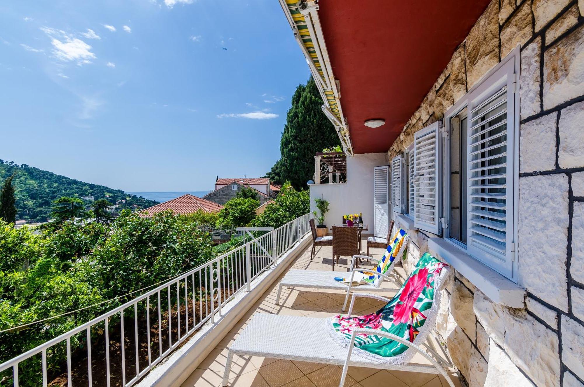 Beautiful Sea View Apartment *